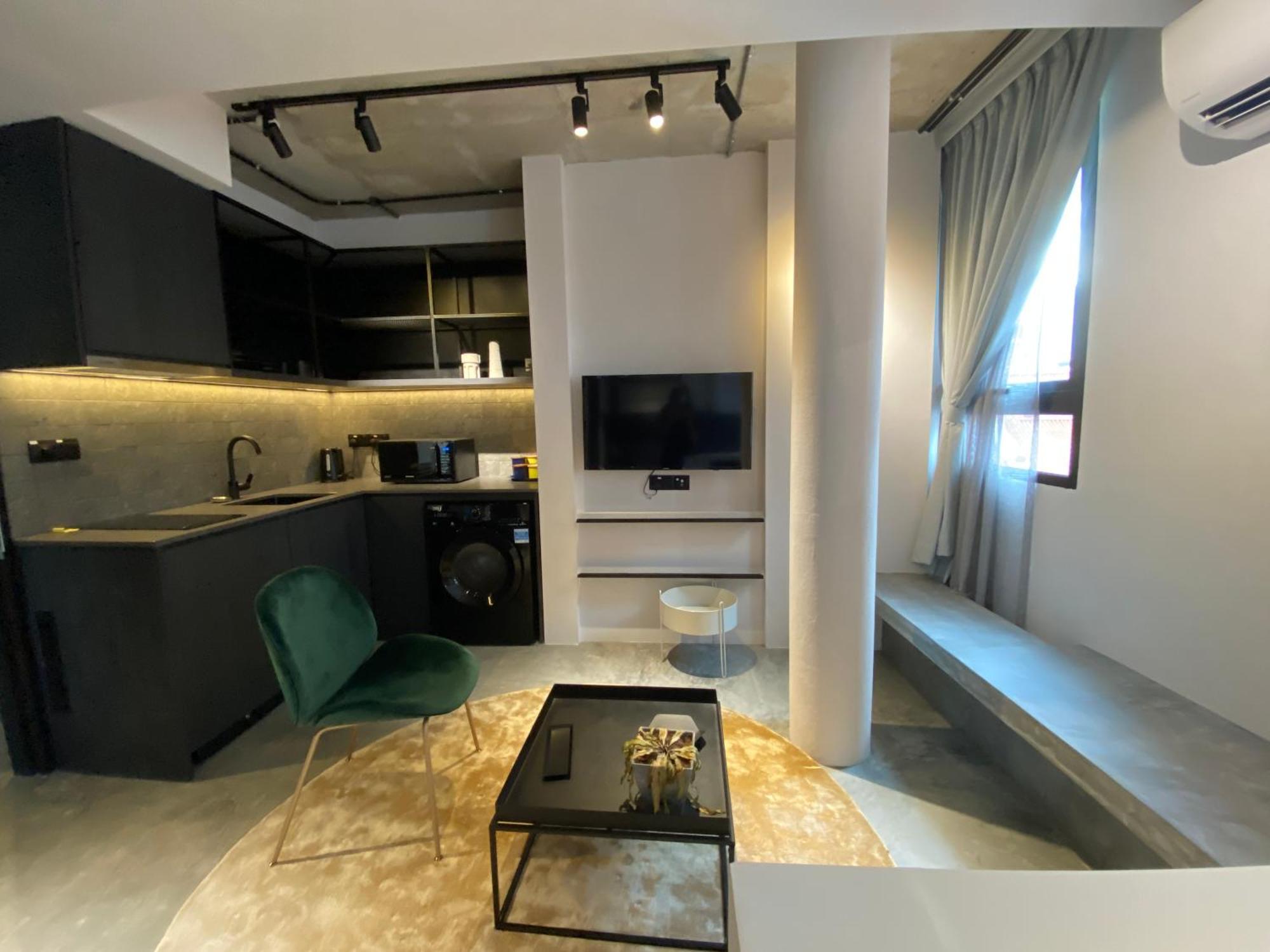 Base Residences Gemmil Lane Apartemen *