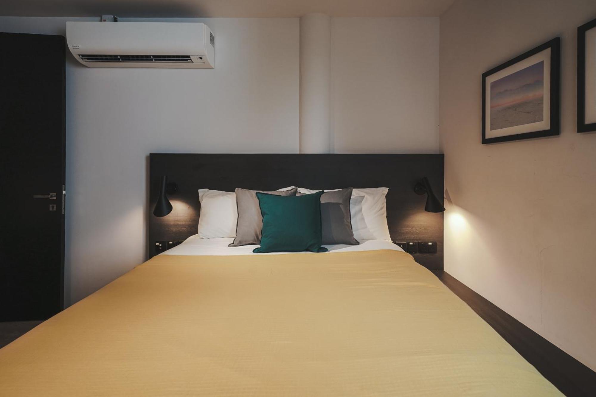 Apartemen Base Residences Gemmil Lane *