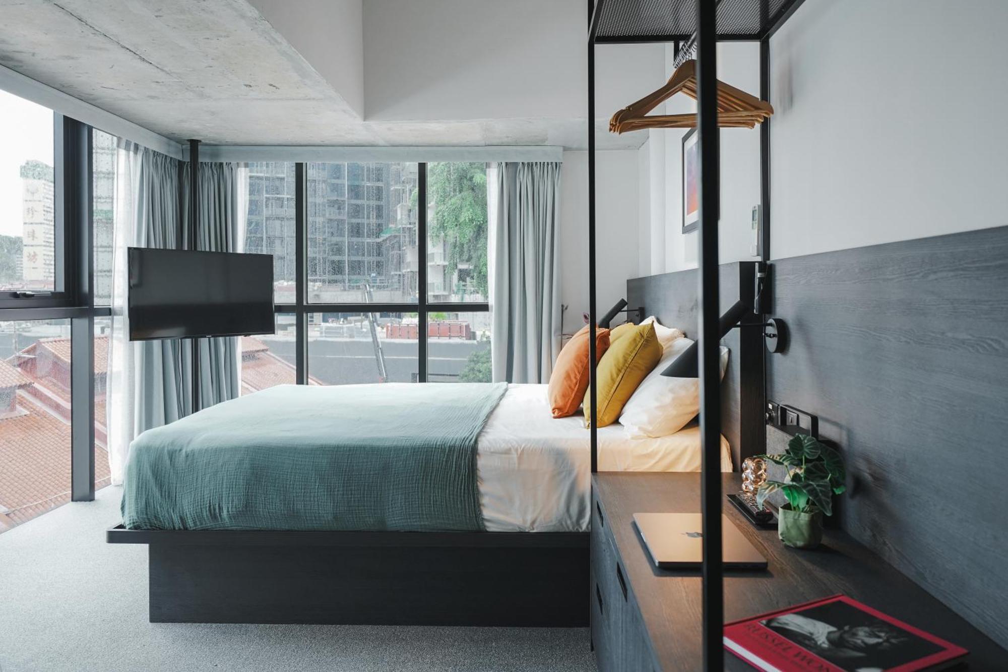 Apartemen Base Residences Gemmil Lane