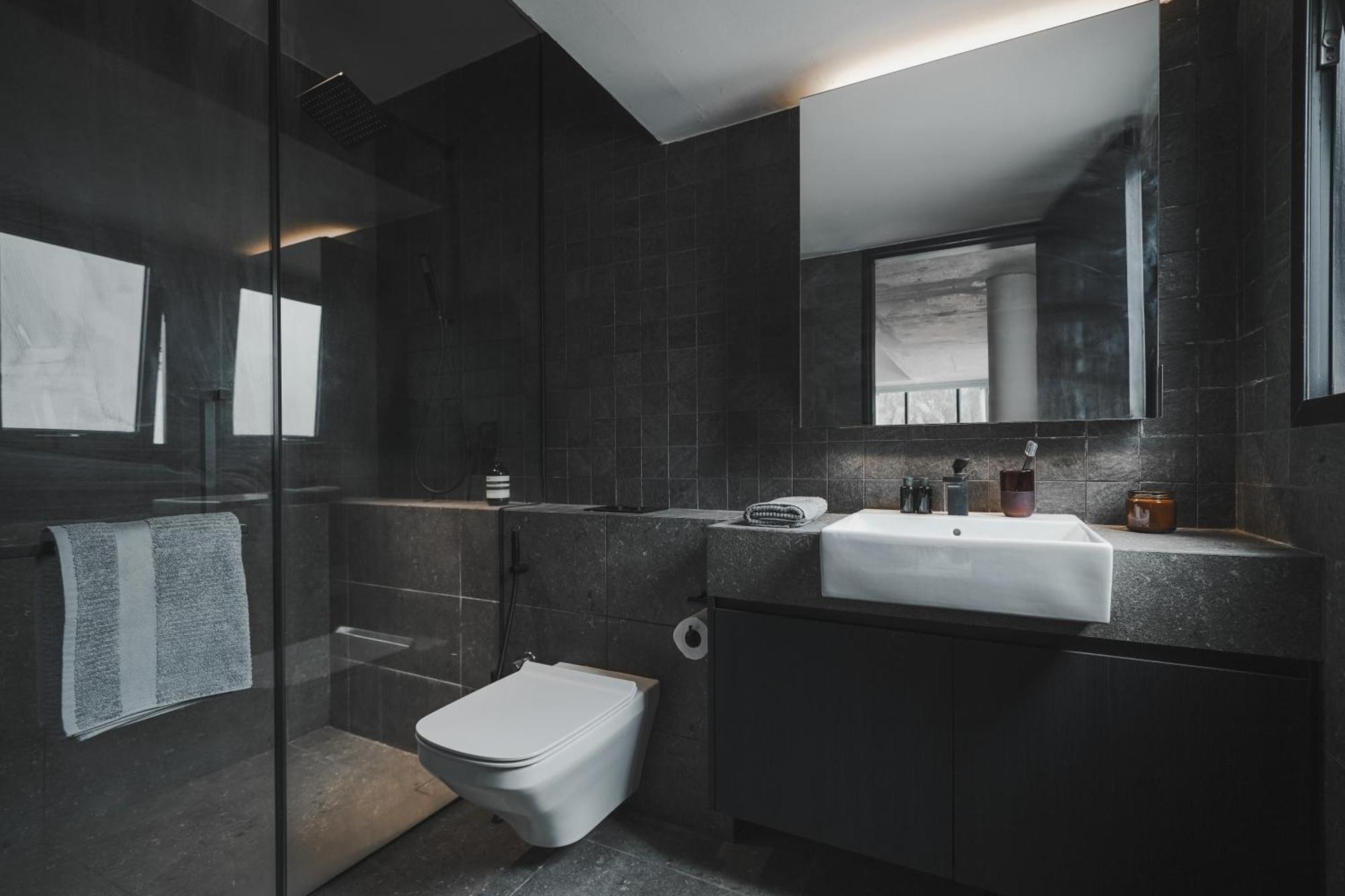 Apartemen Base Residences Gemmil Lane *