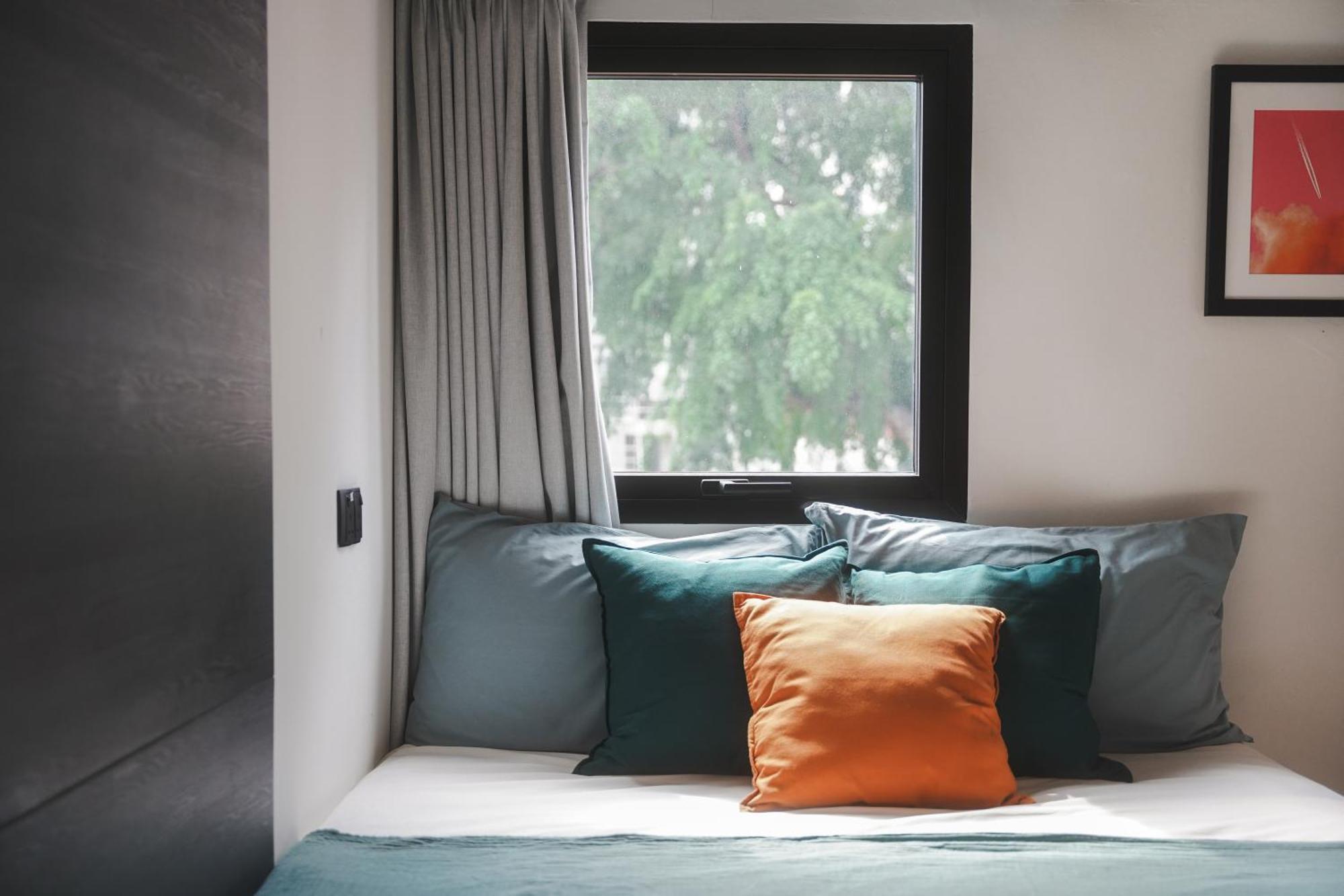 Apartemen Base Residences Gemmil Lane *
