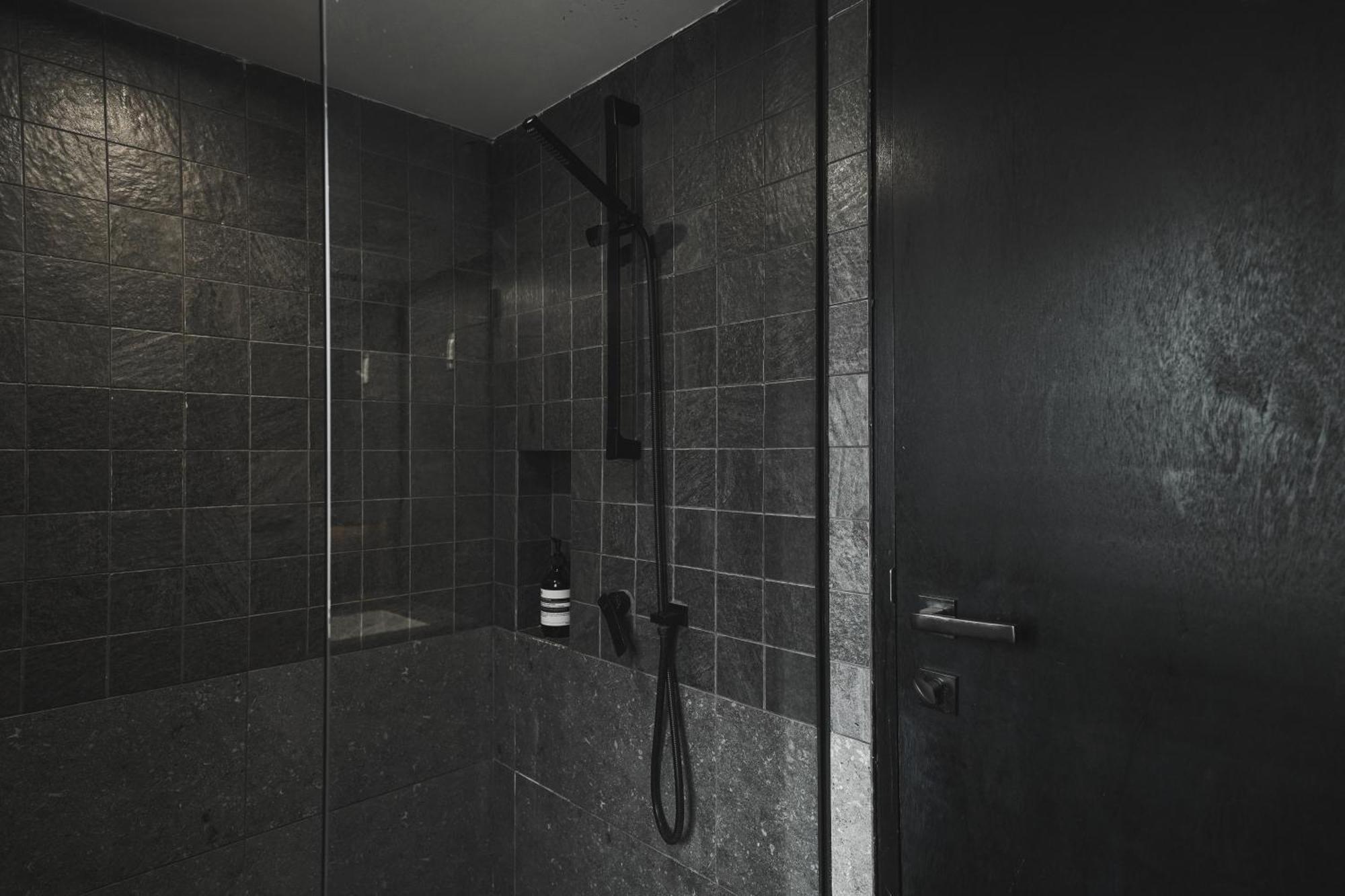 Apartemen Base Residences Gemmil Lane Singapore