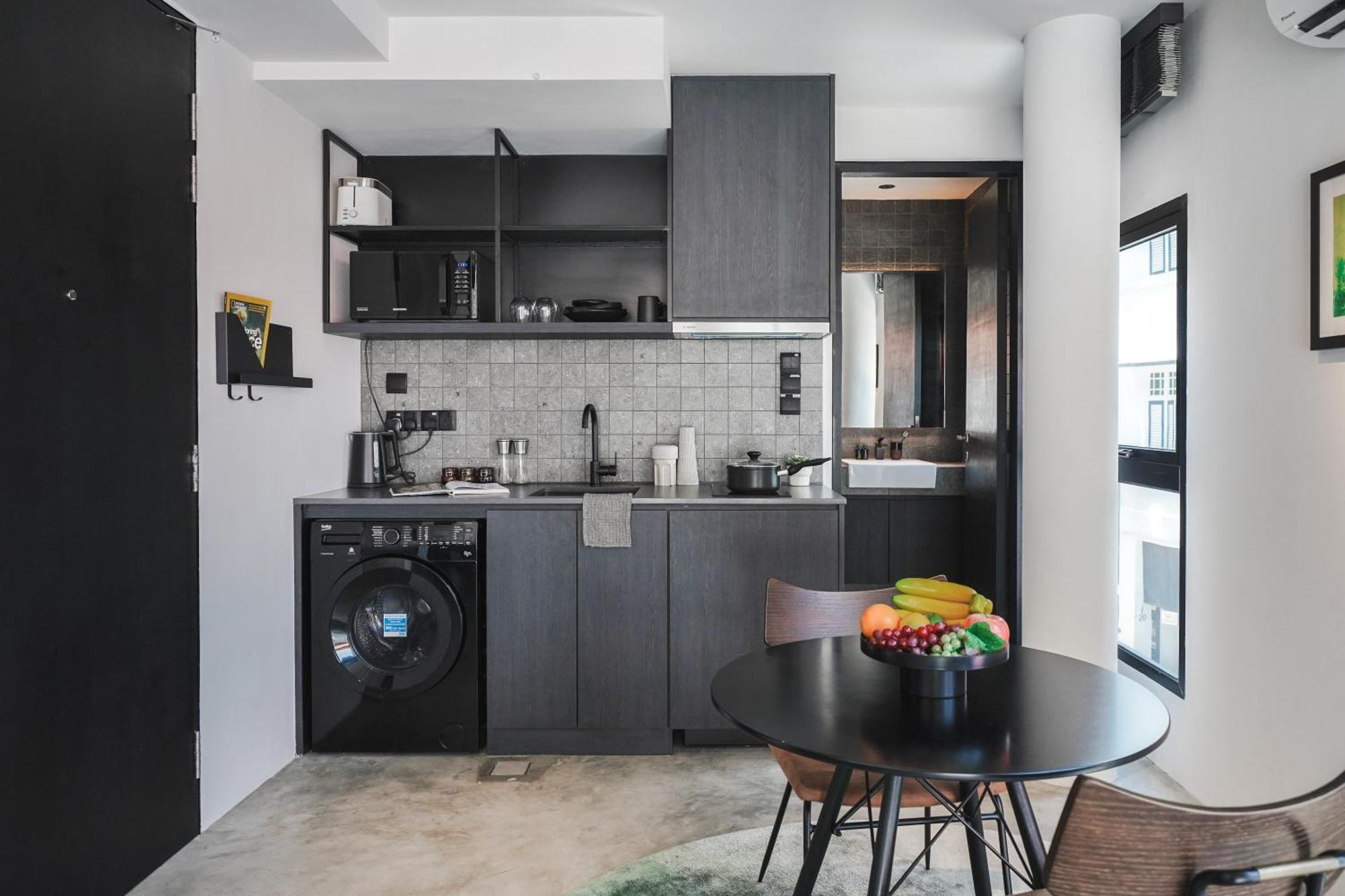 Base Residences Gemmil Lane Apartemen Singapore