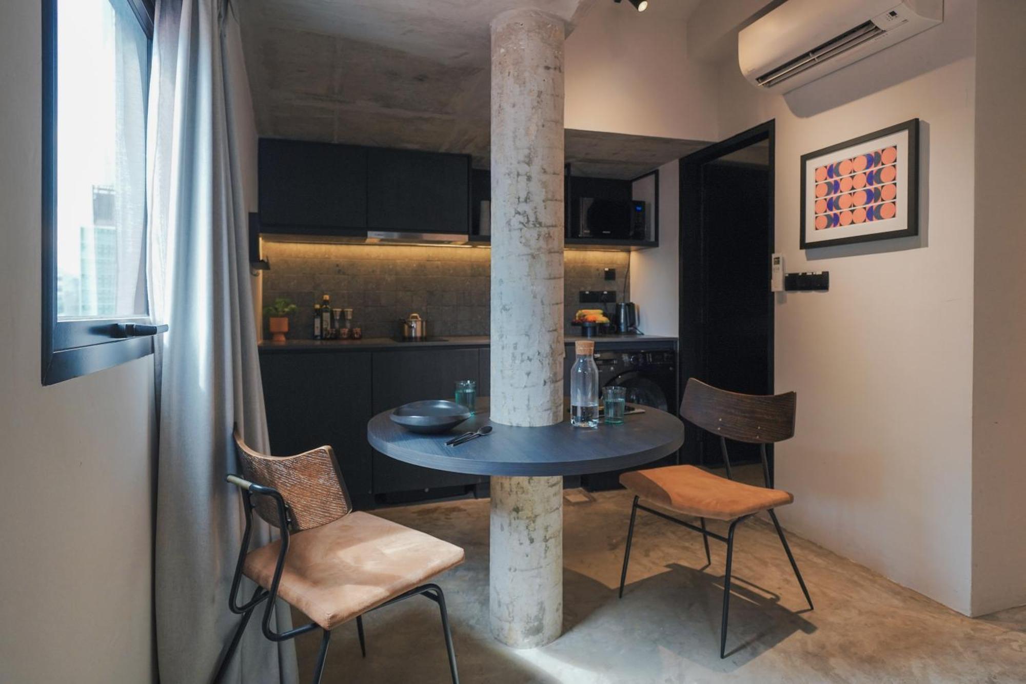 Apartemen Base Residences Gemmil Lane