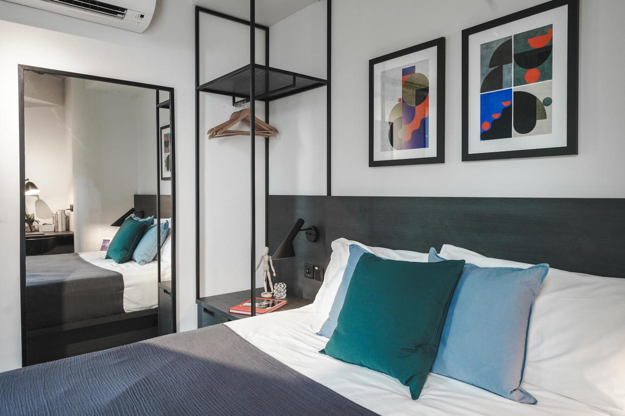 Apartemen Base Residences Gemmil Lane *