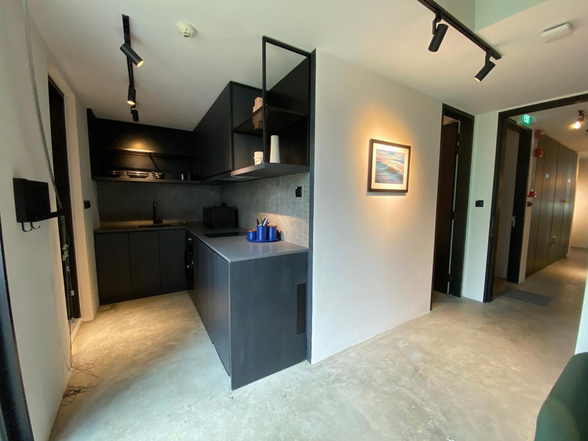 Base Residences Gemmil Lane Apartemen *