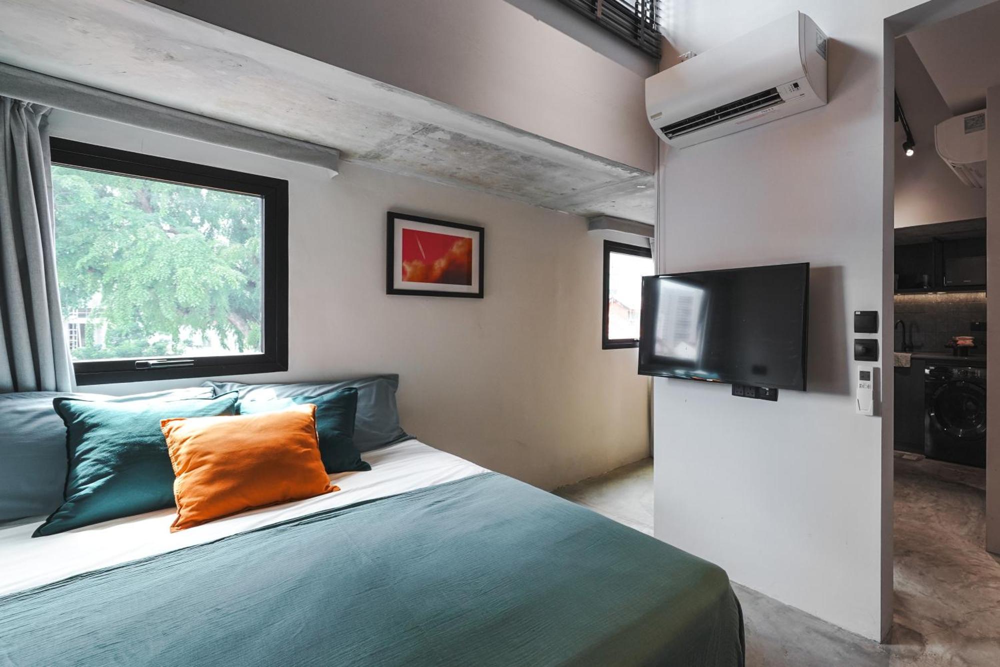 Base Residences Gemmil Lane Apartemen *