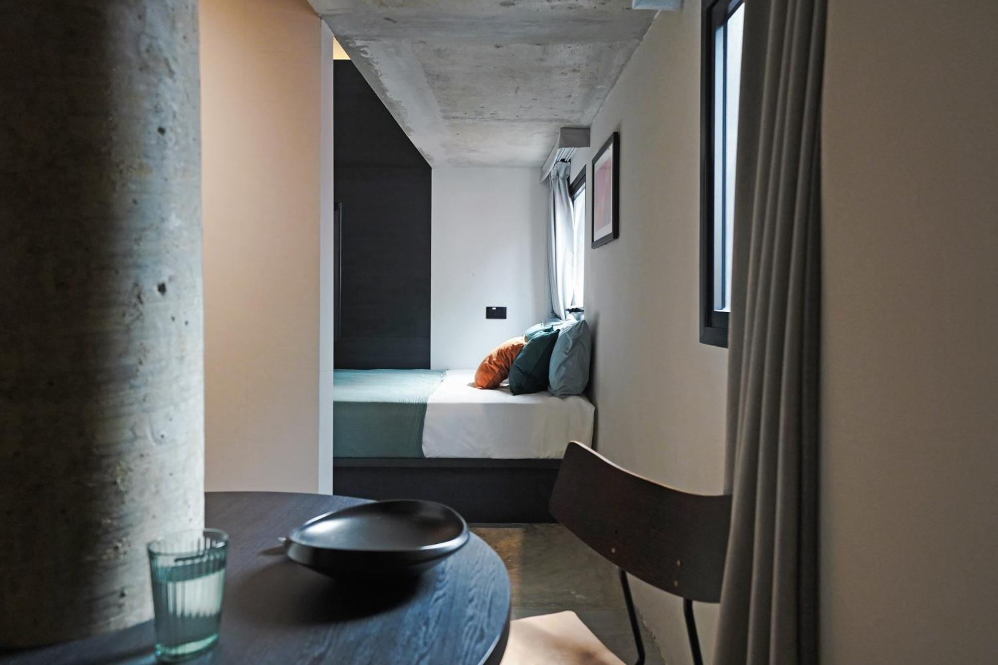 Base Residences Gemmil Lane Apartemen