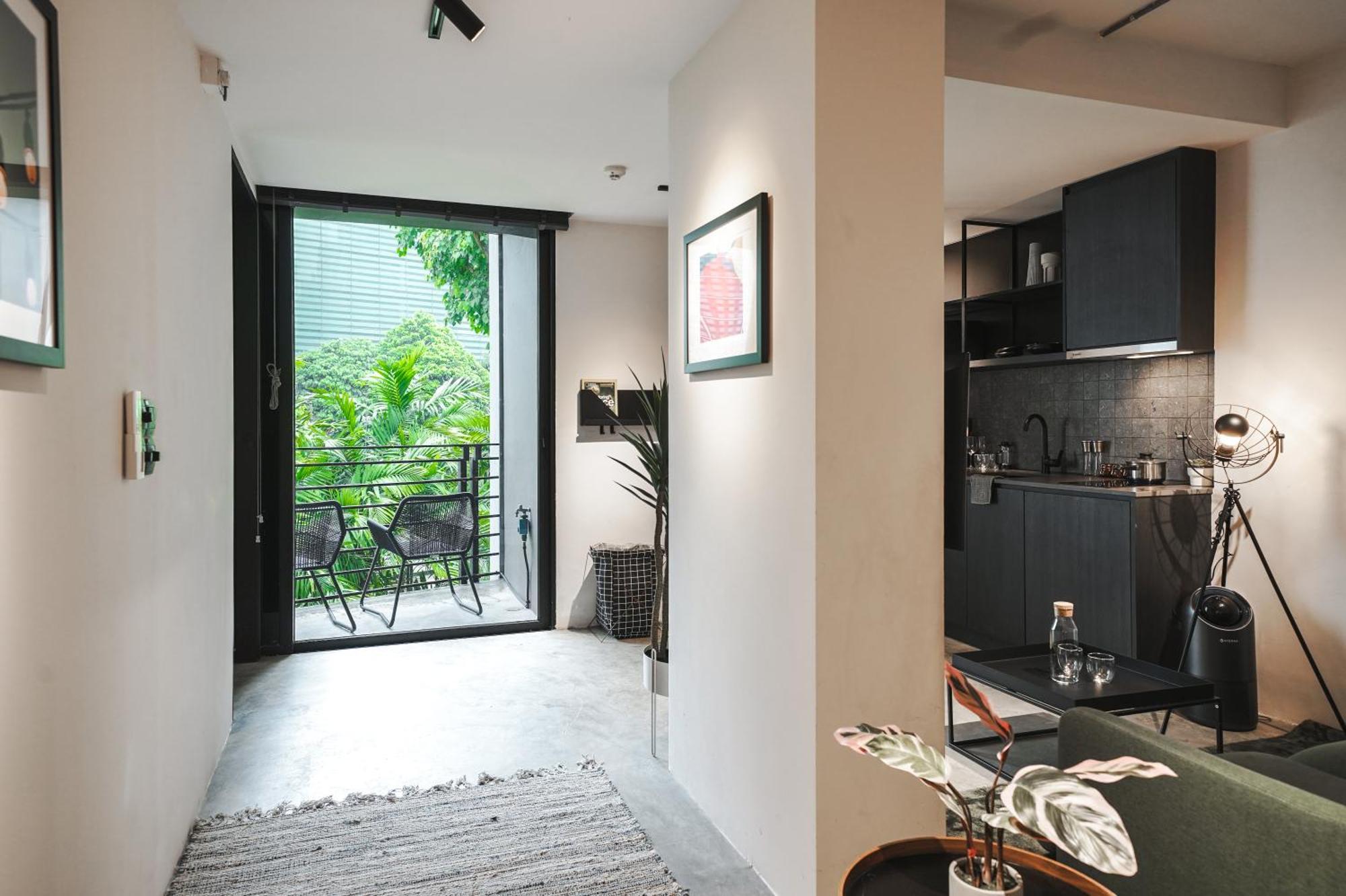Apartemen Base Residences Gemmil Lane