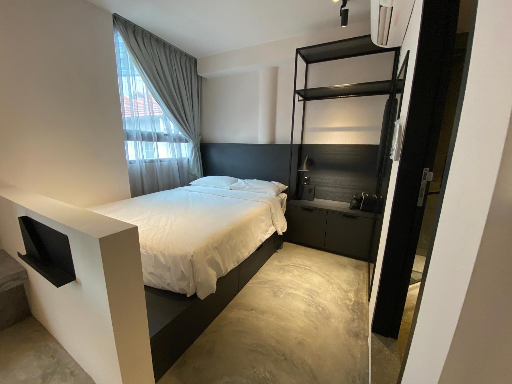 Base Residences Gemmil Lane Apartemen Singapore