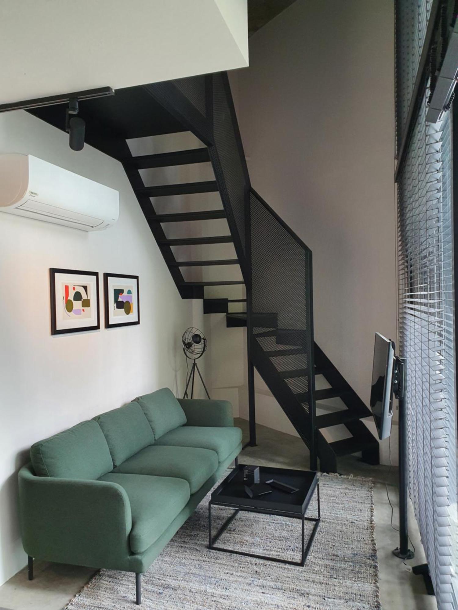 Base Residences Gemmil Lane Apartemen