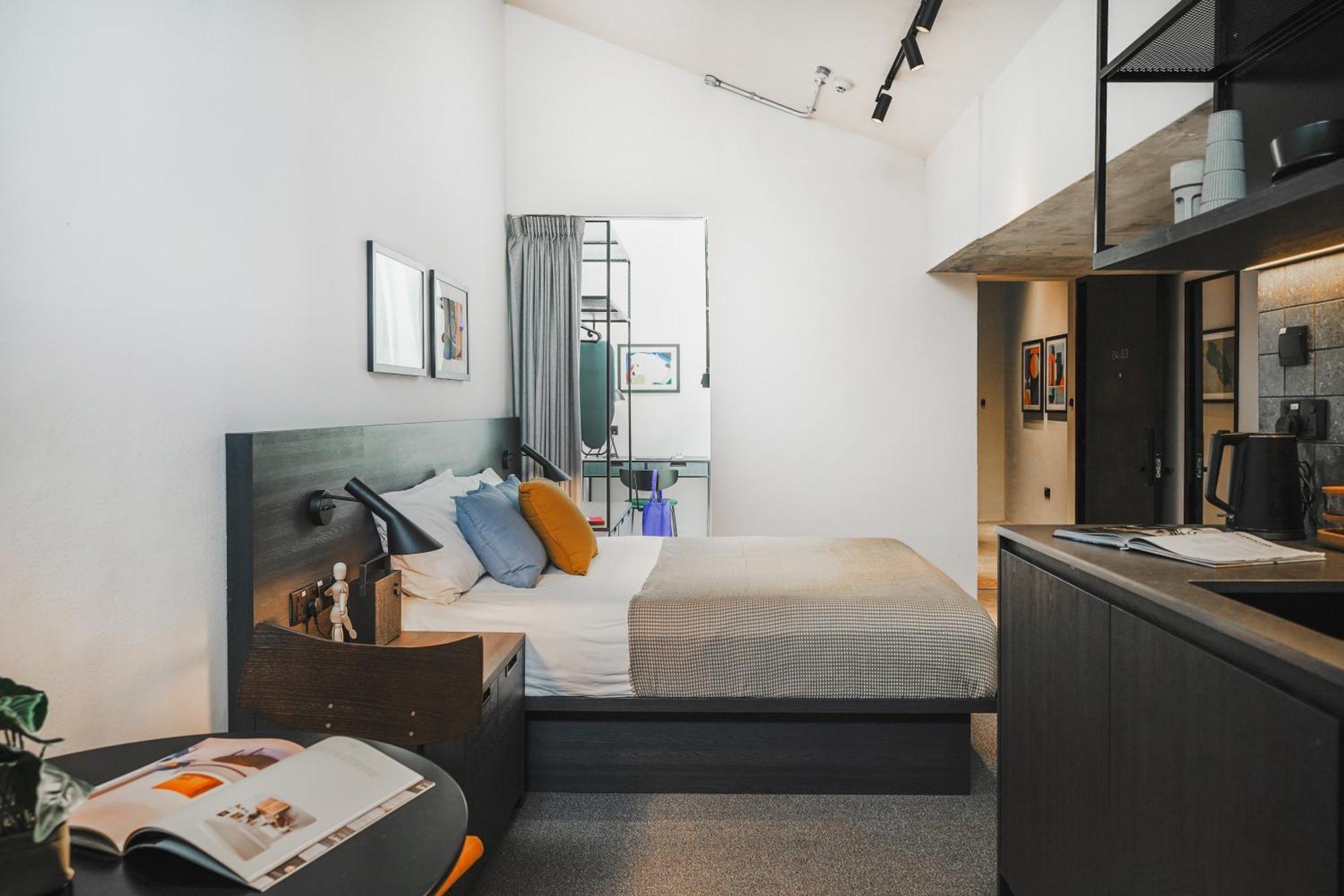 Apartemen Base Residences Gemmil Lane