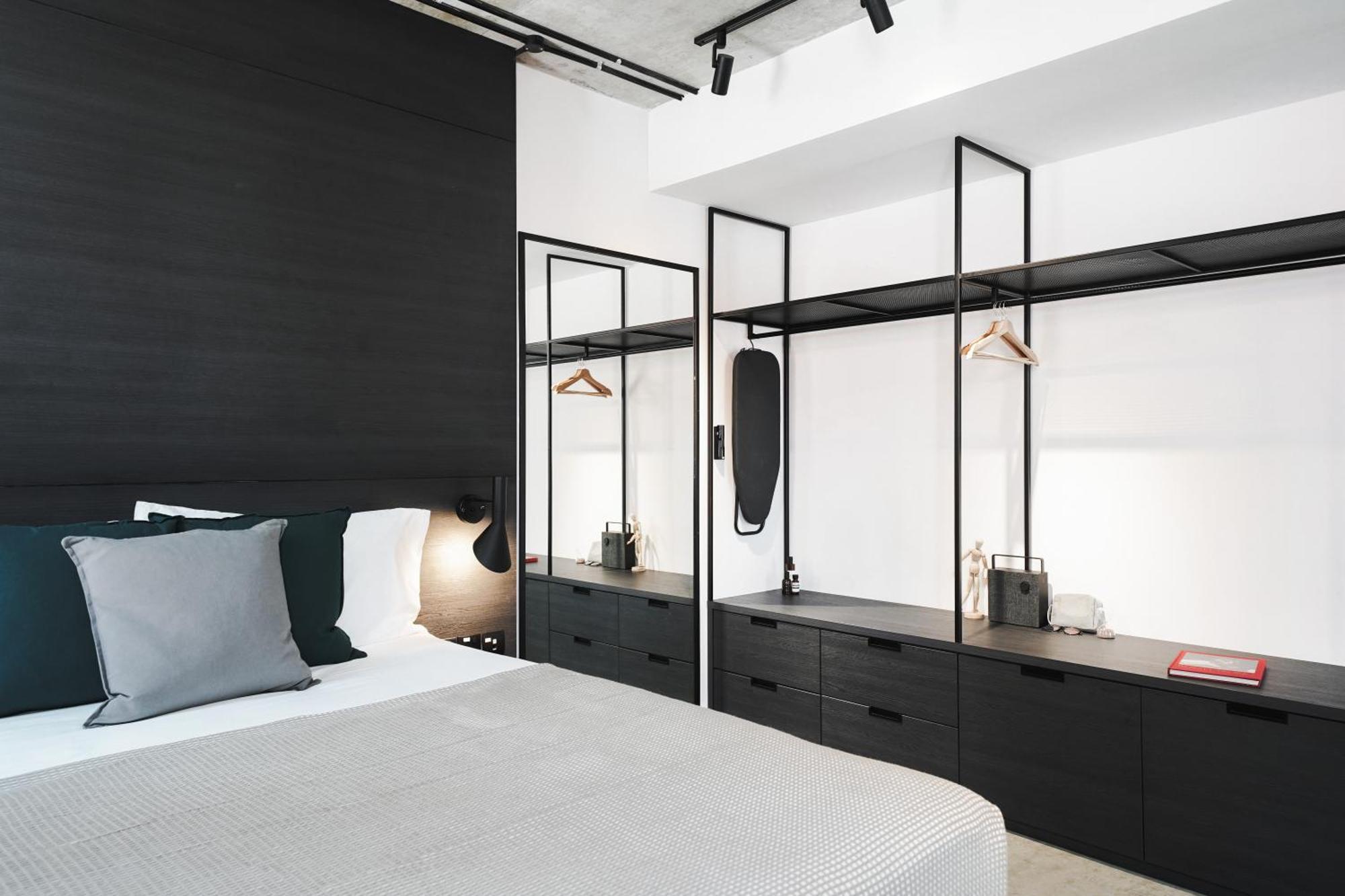 Base Residences Gemmil Lane Apartemen