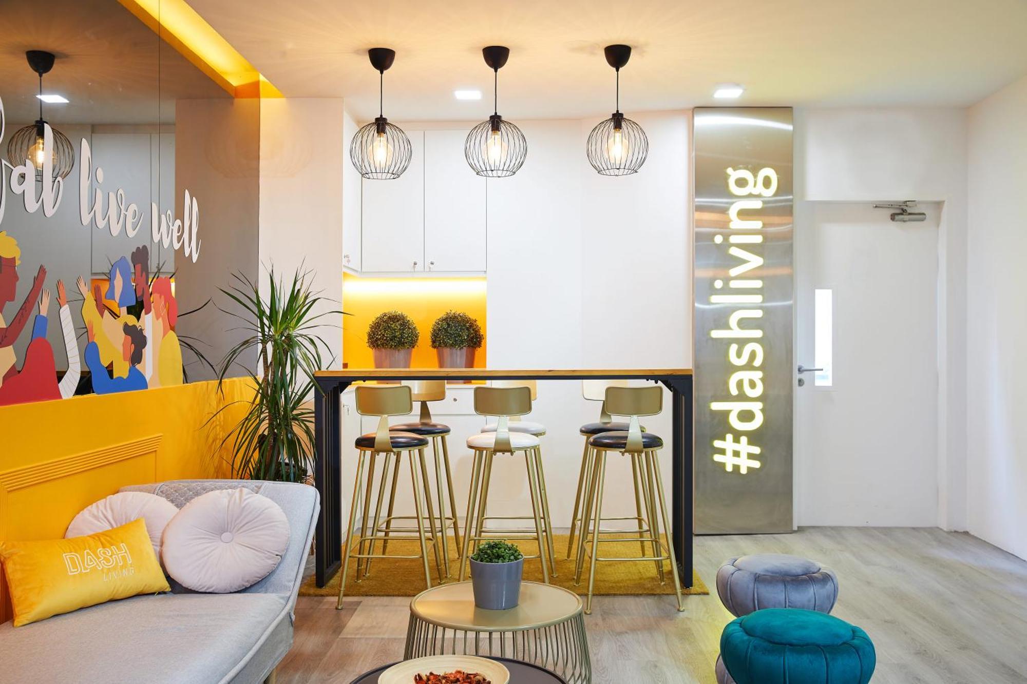 Hotel Dash Living On Mackenzie 3*