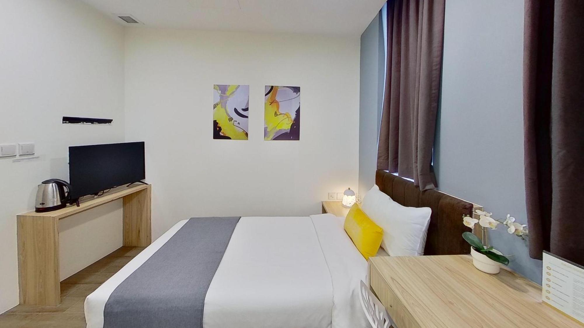 Hotel Dash Living On Mackenzie