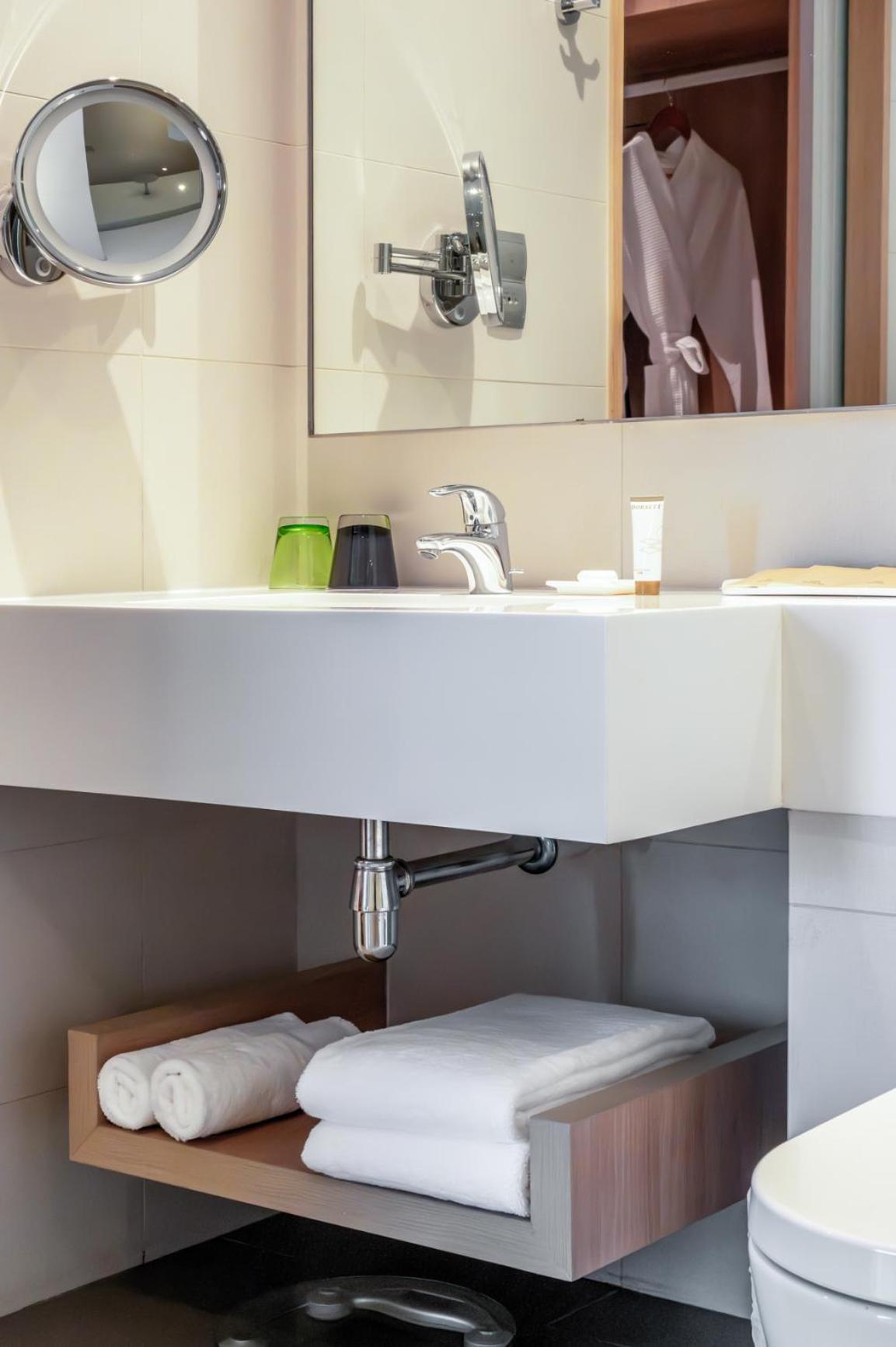 Dorsett Changi 4*