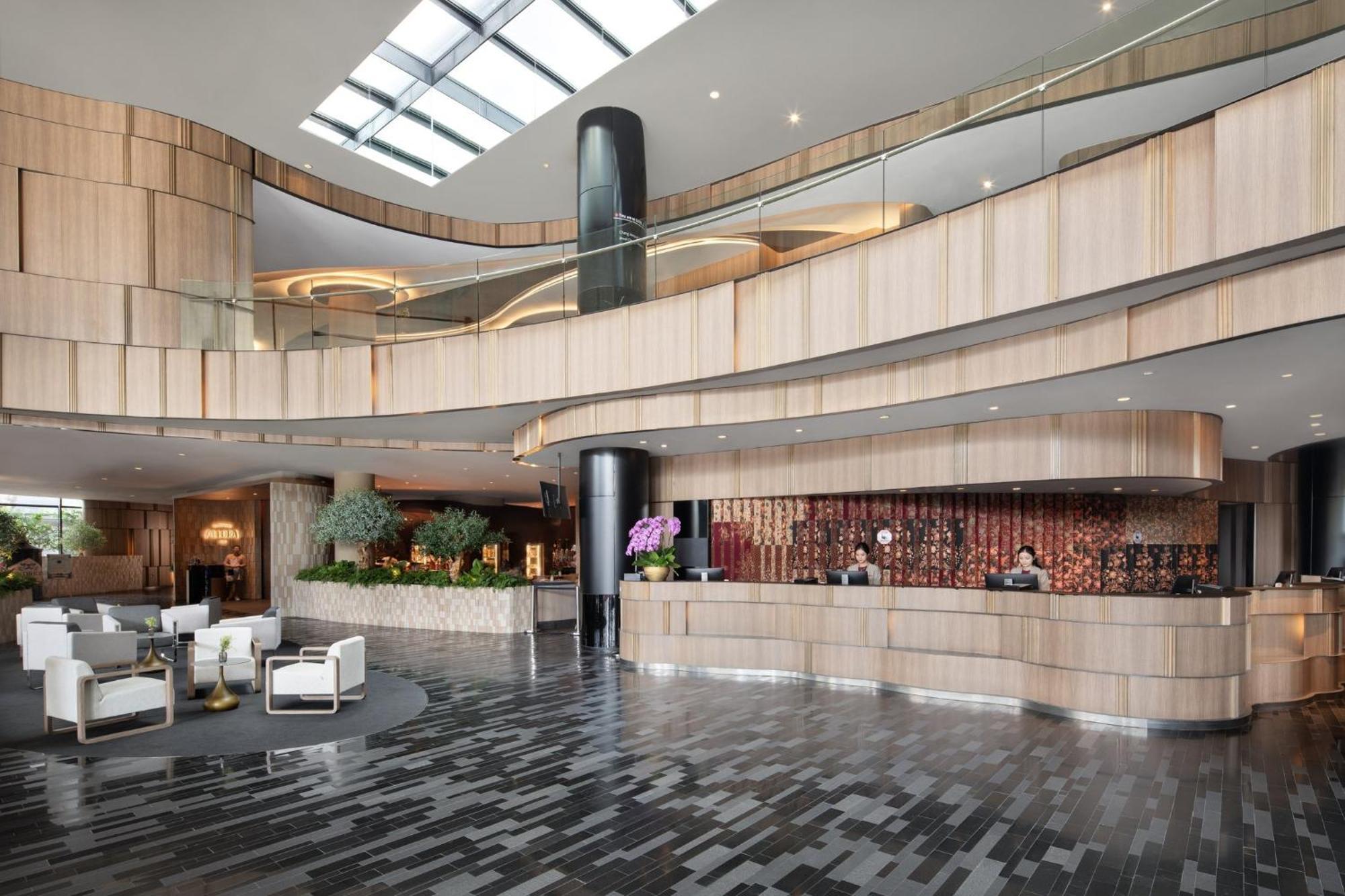 Crowne Plaza Changi Airport By Ihg Hotel 5*
