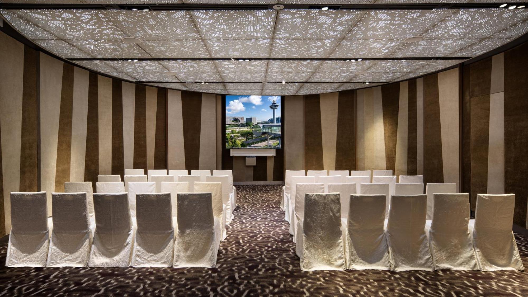 Crowne Plaza Changi Airport By Ihg Hotel 5*