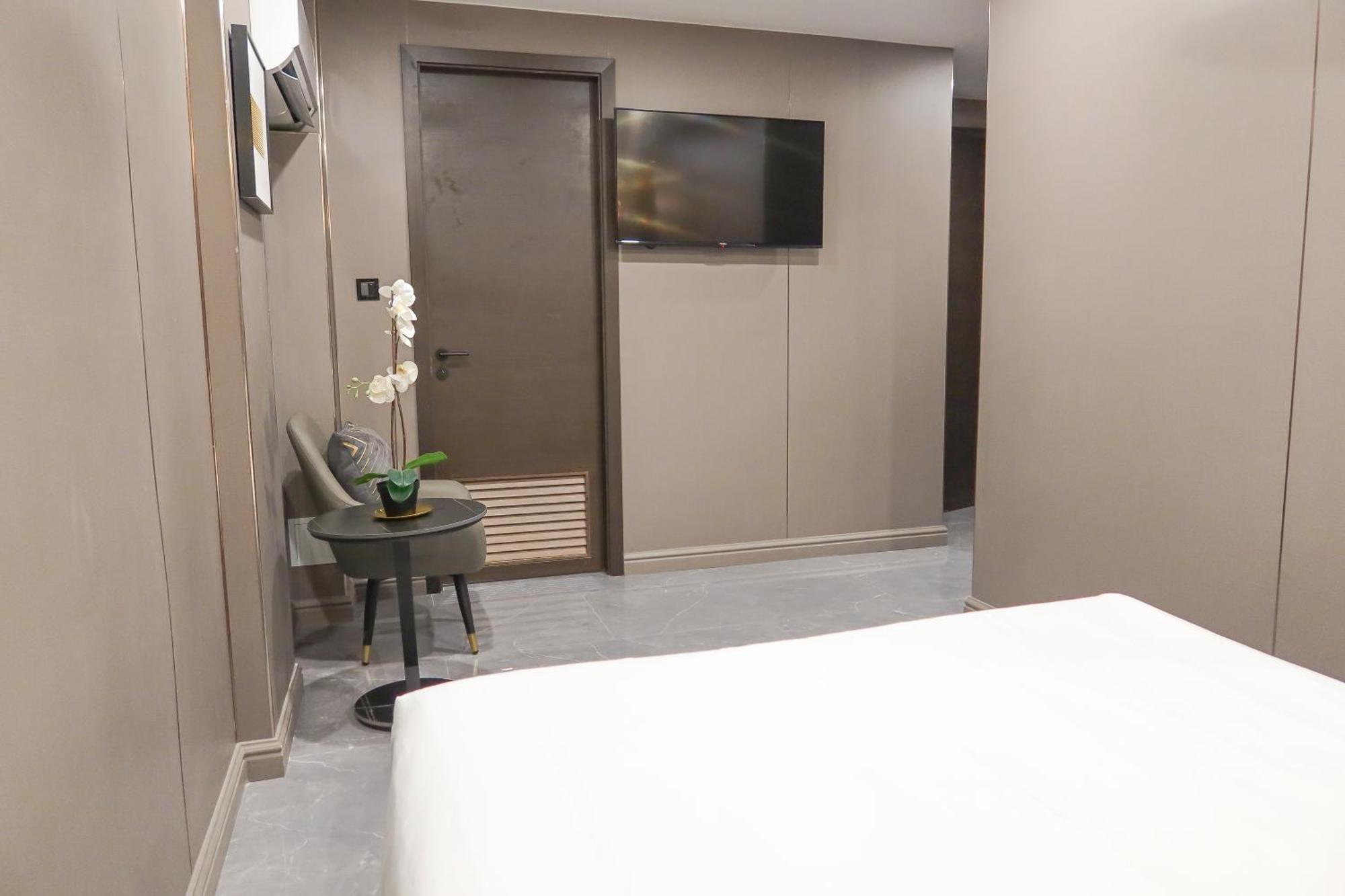Rr & Apartment Singapore