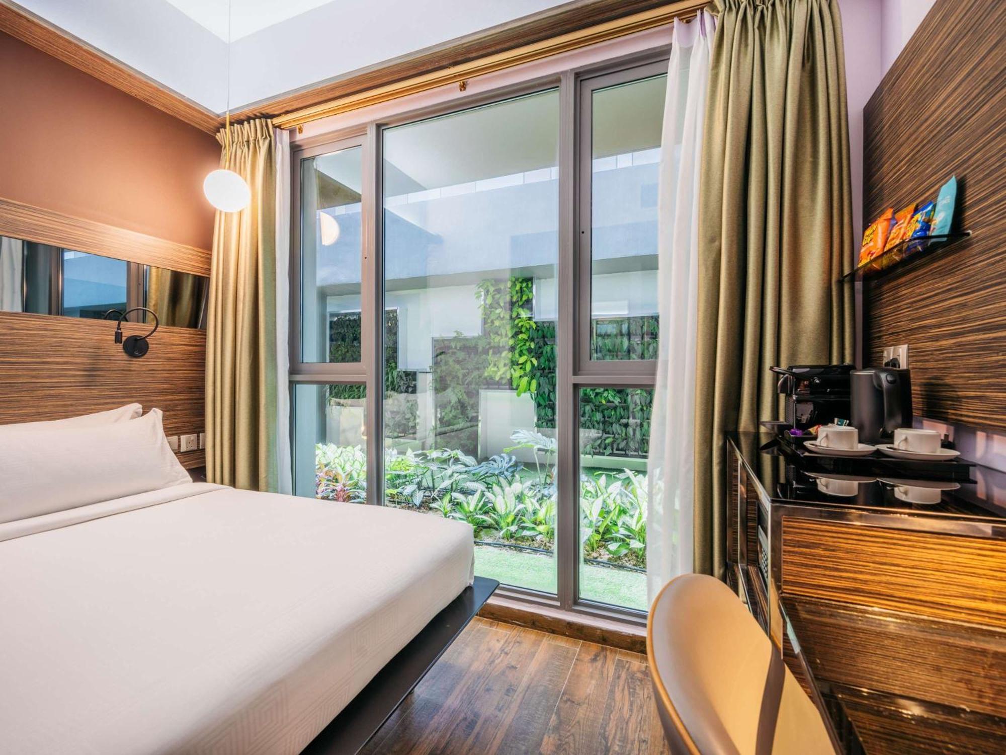 Mercure Tyrwhitt Hotel 4*