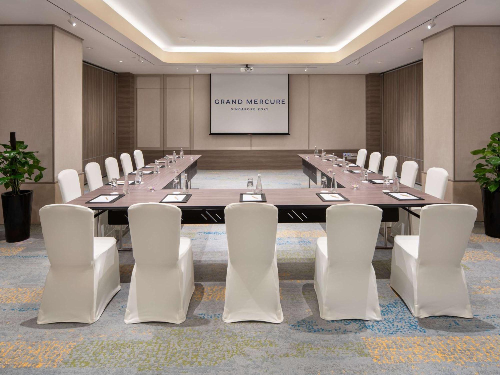 Grand Mercure Roxy Hotel 4*