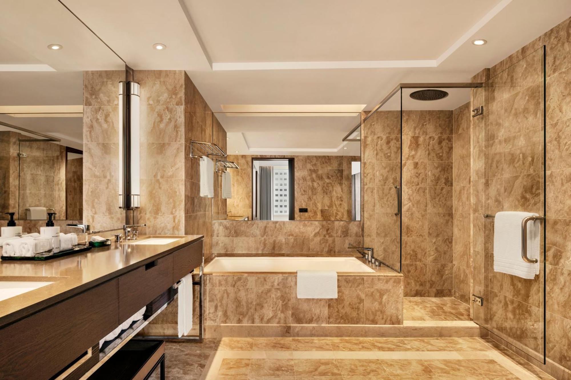 Hotel Conrad Marina Bay 5*
