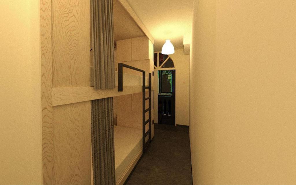 Hostel Capsule@hive Bugis Singapore