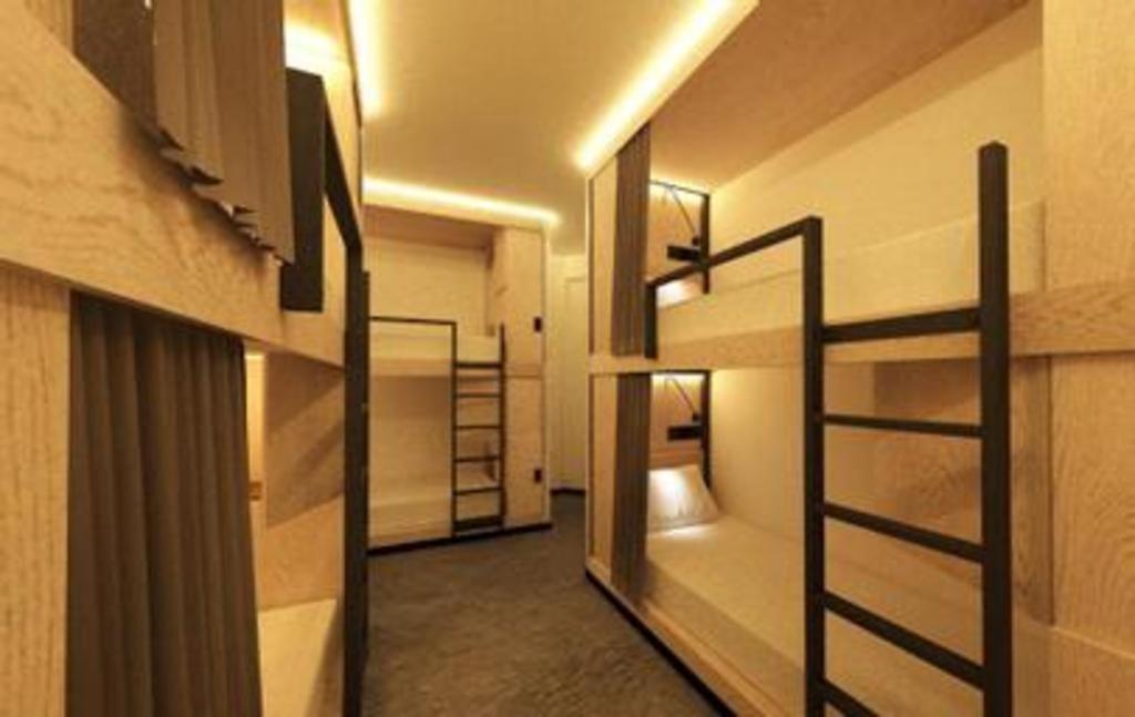 Hostel Capsule@hive Bugis Singapore