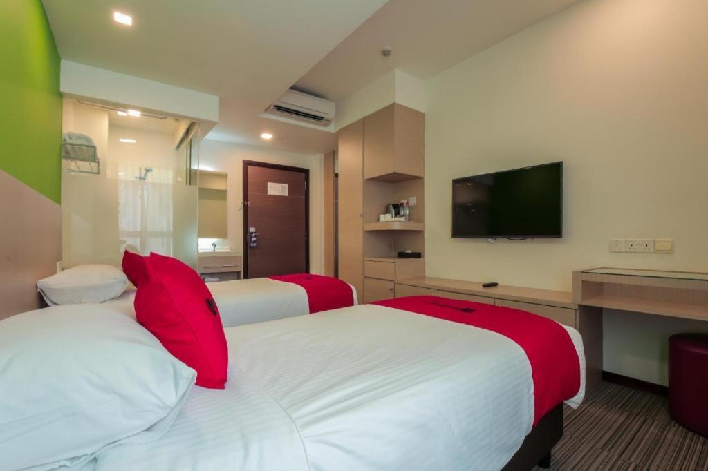 Reddoorz Premium @ Balestier Hotel 3*