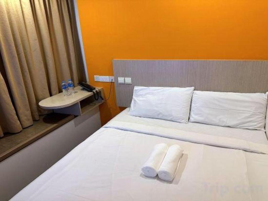 Hotel Reddoorz Premium @ Balestier 3*