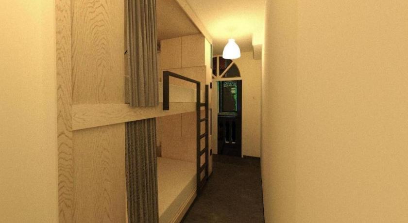 Hostel Capsule@hive Bugis Singapore