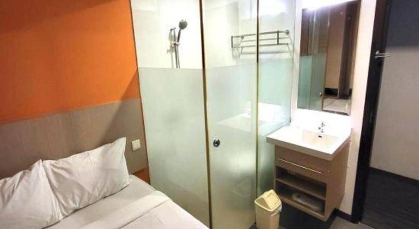 Hotel Reddoorz Premium @ Balestier Singapura