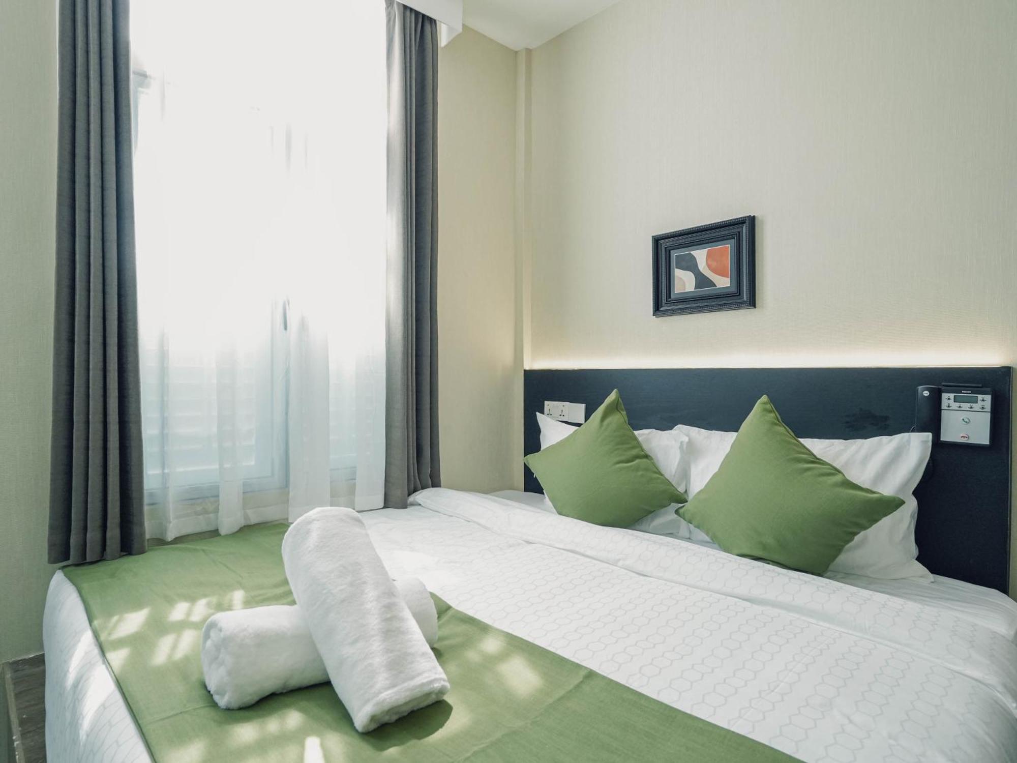 1929 - Newly Renovated 3*