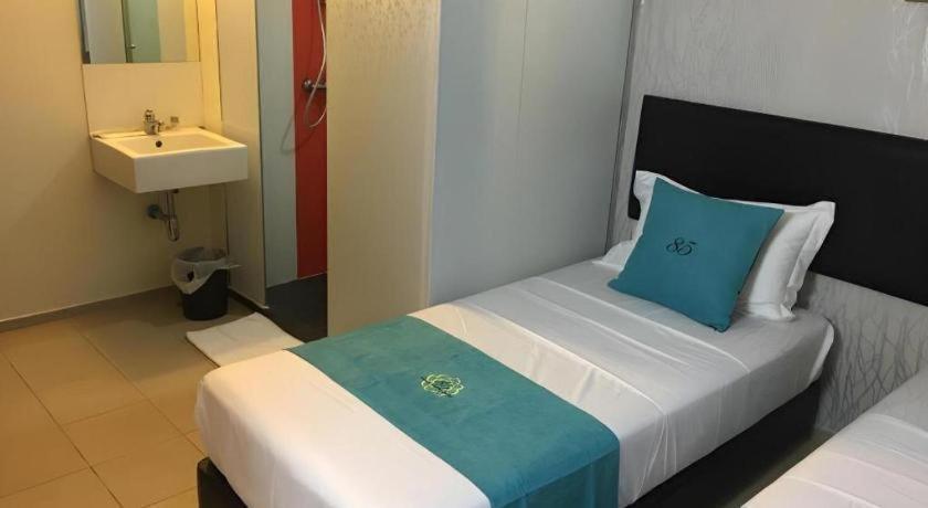 85 Garden Hotel 2*