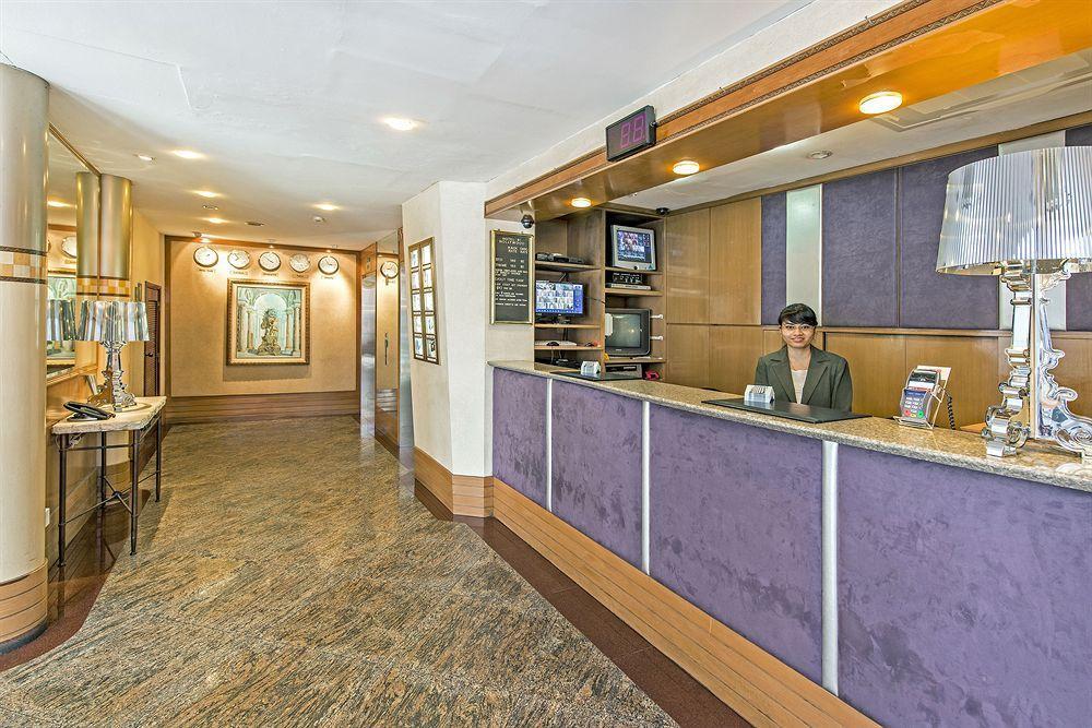 81 Premier Hollywood Hotel 2*
