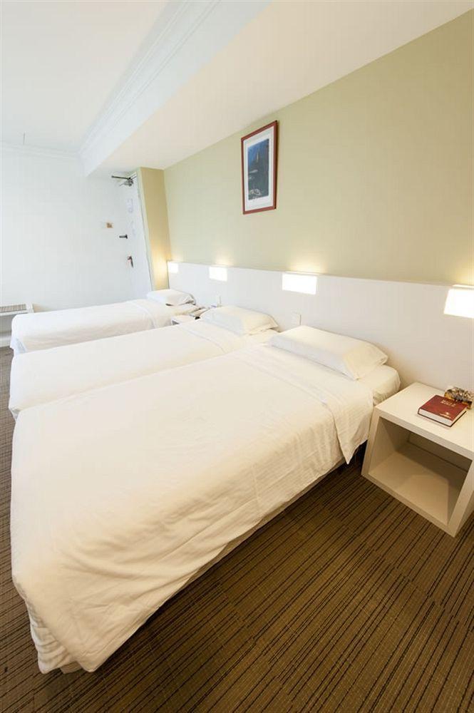 Ymca One Orchard Hotel 3*