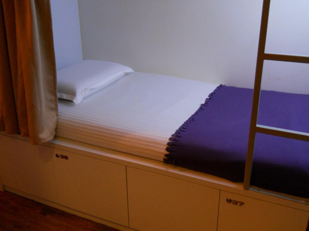 Capsule hotel Pillow Talk