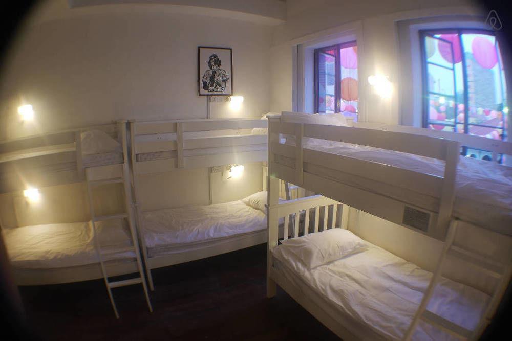 Beat Arts At Chinatown Hostel Singapore
