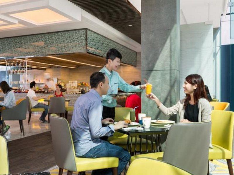 Hotel Jen Orchardgateway By Shangri-la 4*