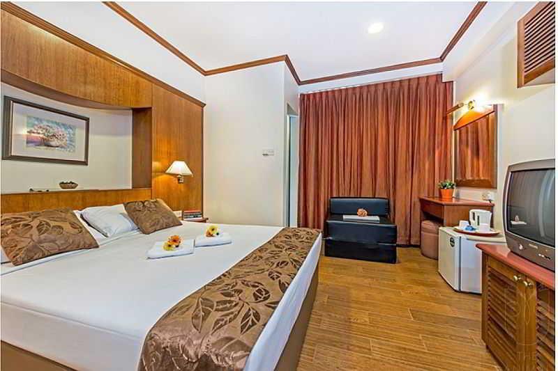 81 Premier Star 2* Singapore