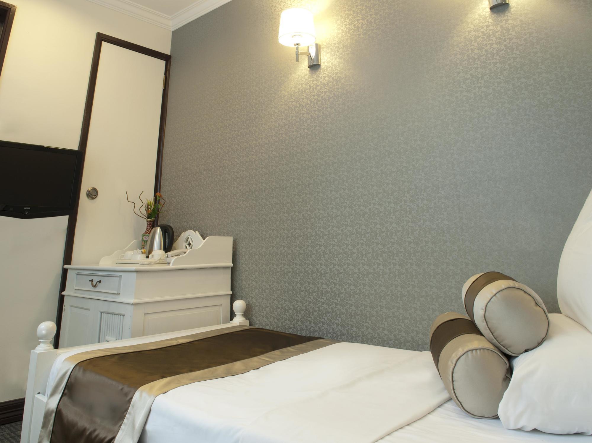 The At Temple Street Hotel