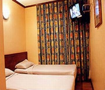 81 Premier Hollywood Hotel