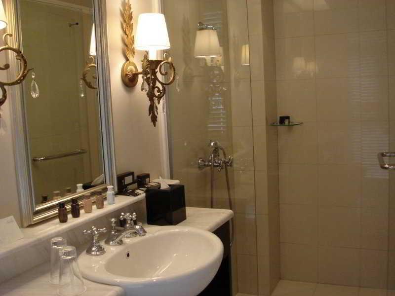 The Scarlet Singapore