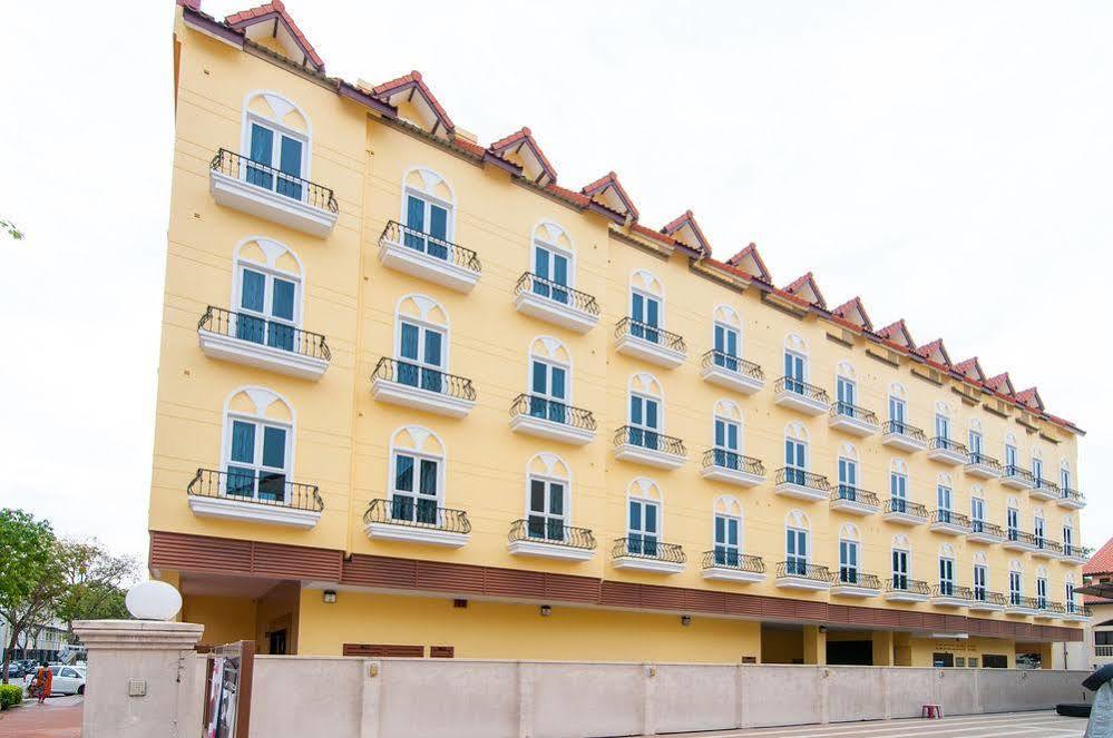 Ibis Budget Joo Chiat Hotel 2*