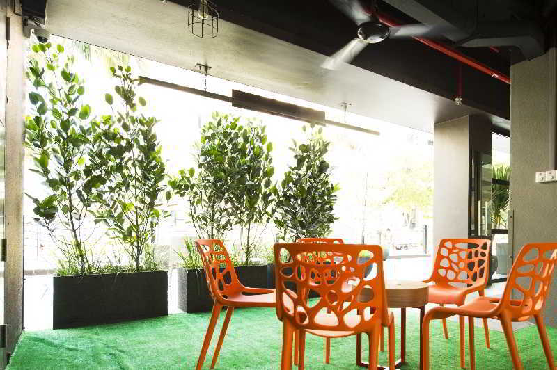 Ibis Budget Pearl Hotel 2*
