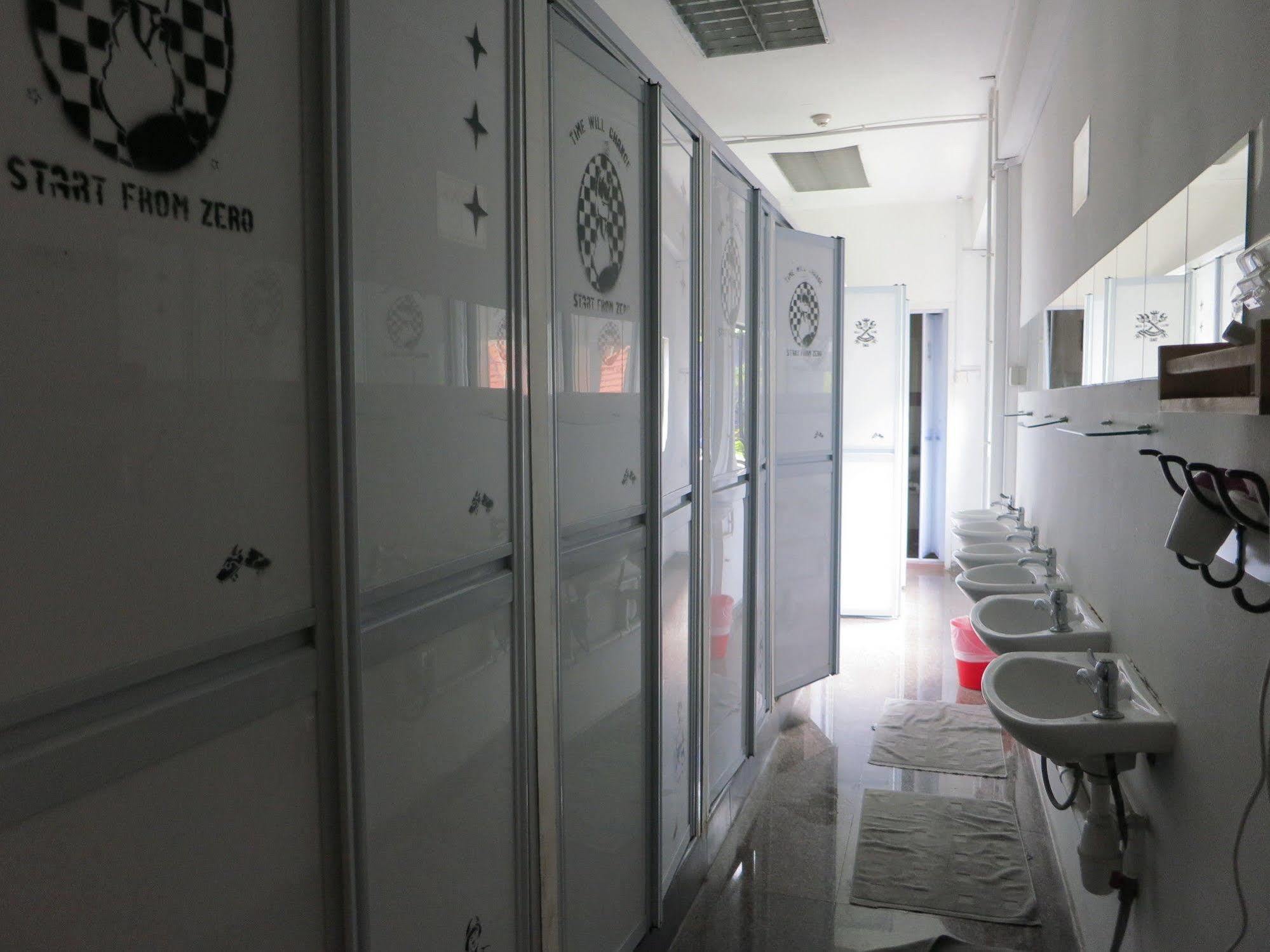 Beat Arts At Chinatown Hostel *