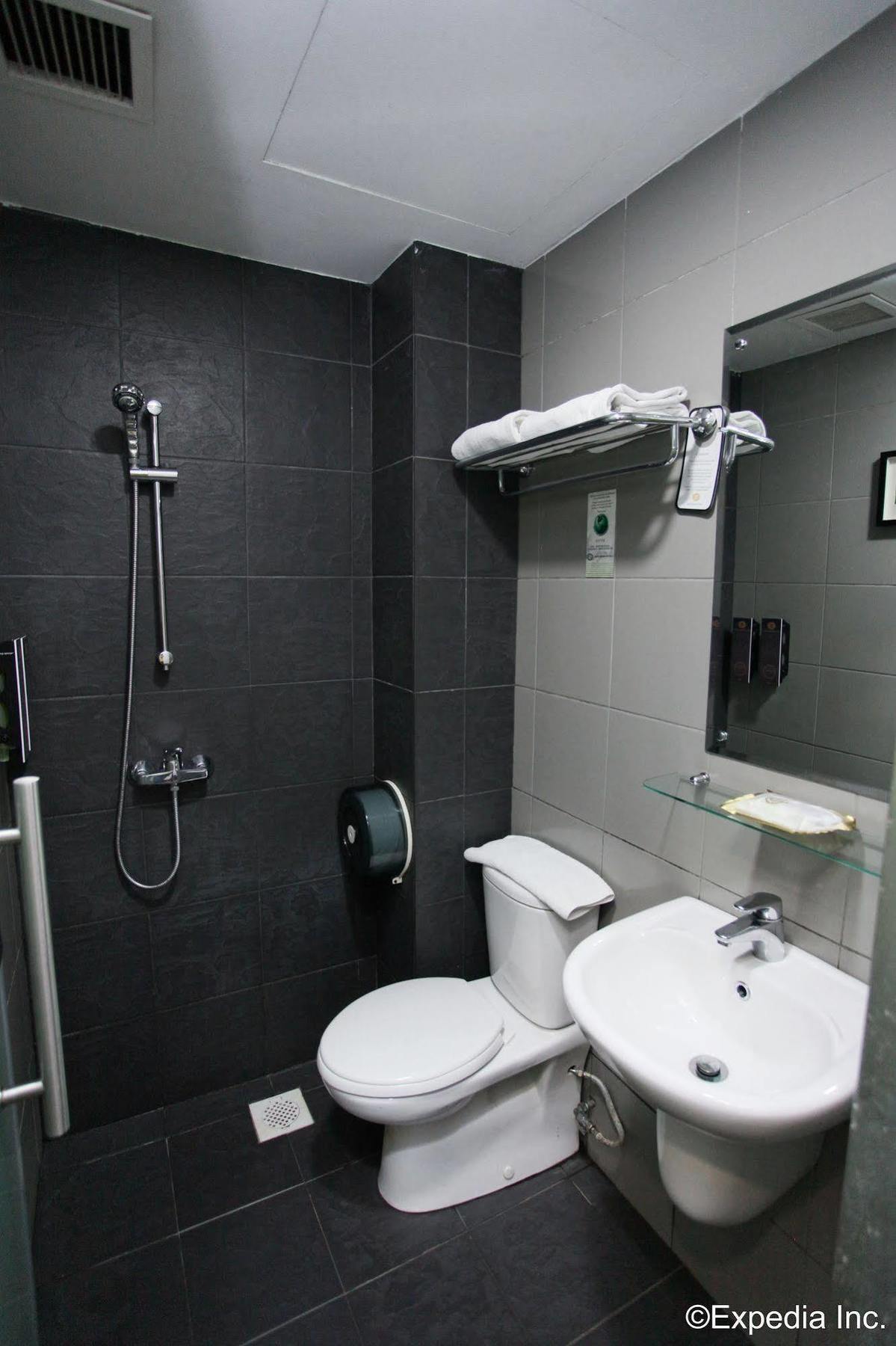 Hotel The Quay West Coast 3*