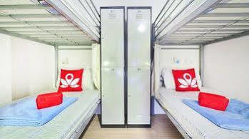 Hostel River *