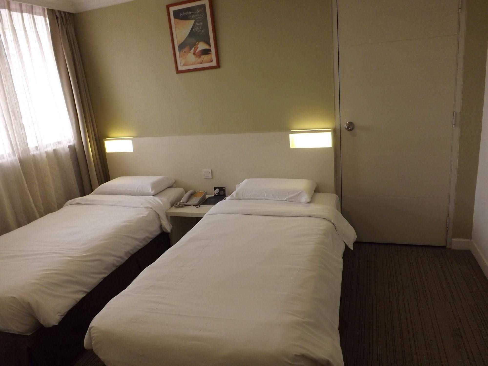 Ymca One Orchard 3* Singapore