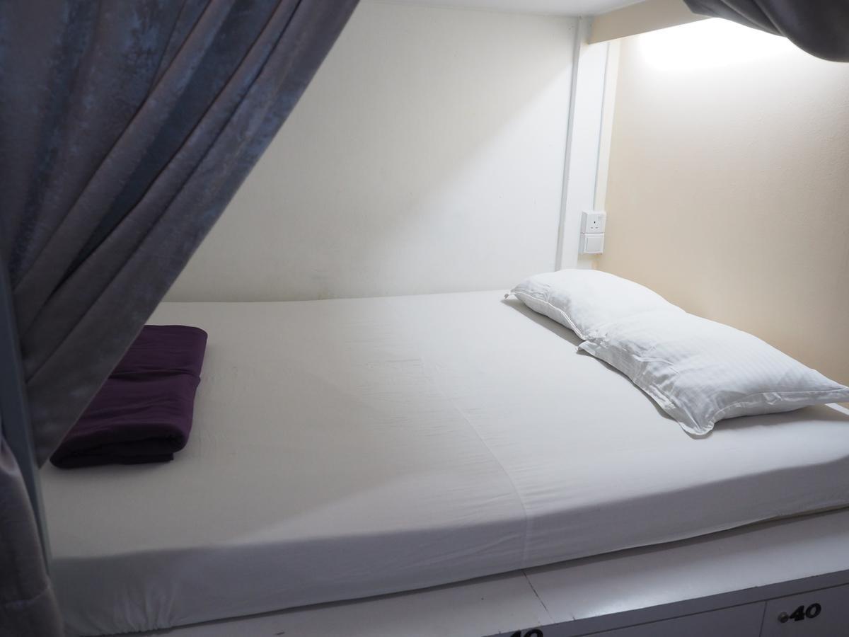 Pillow Talk Capsule hotel